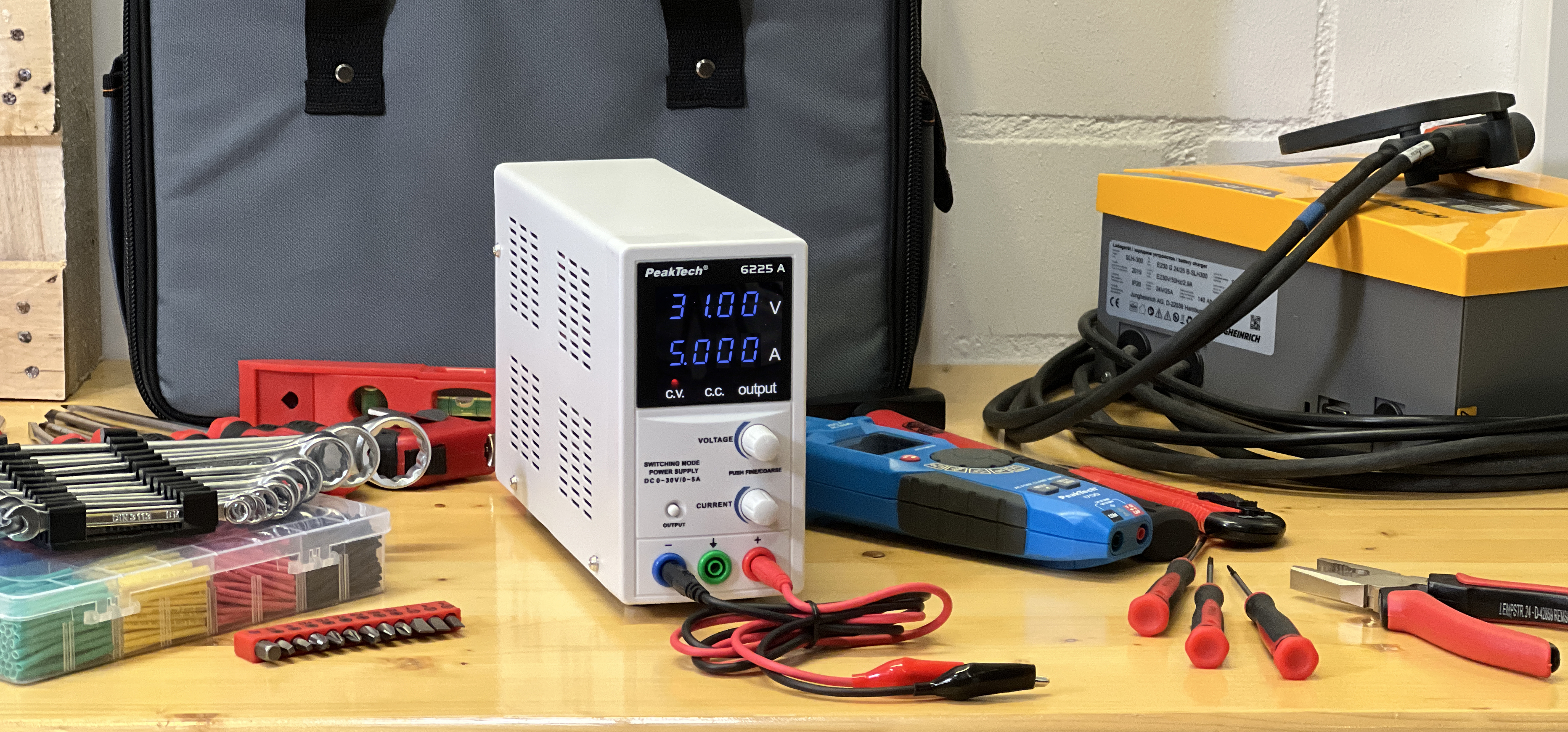 «PeakTech® P 6225 A» Zasilacz laboratoryjny 0 - 30 V / 0 - 5 A DC